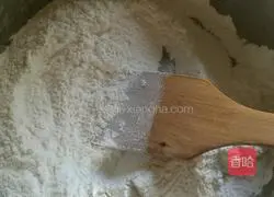 Illustration of how to make five-nut mooncakes 1