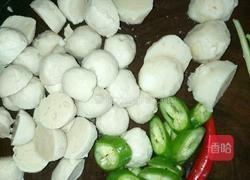 青椒炒肉丸的做法图解1