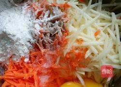 土豆红萝卜丝煎饼的做法图解1