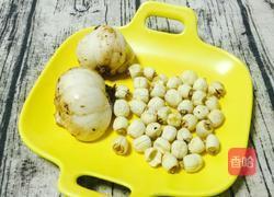 鲜芡实莲子百合糖水的做法图解1