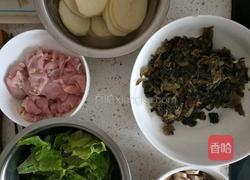 酸菜水煮肉片的做法图解1
