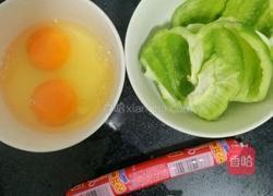 甜椒厚蛋烧的做法图解1