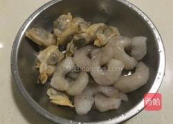 咸蛋翡翠虾仁粥的做法图解4