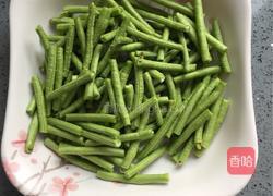 咸蛋黄炒长豆角的做法图解4