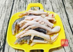 红枣枸杞当归鸡脚的做法图解2