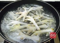 红枣枸杞当归鸡脚的做法图解3