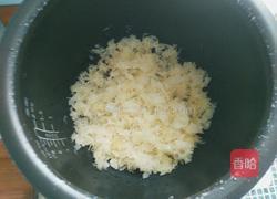 冰糖银耳莲子羹的做法图解2