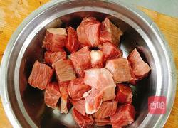 萝卜炖牛腩的做法图解1