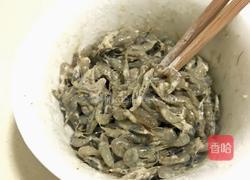 香酥小毛虾的做法图解1