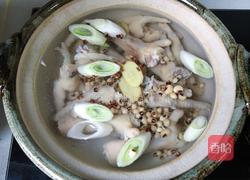 眉豆香菇煲鸡脚汤的做法图解4