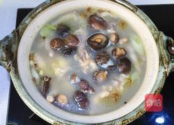 眉豆香菇煲鸡脚汤的做法图解5