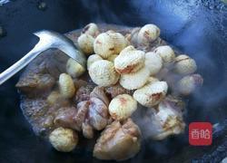 板栗炖鸡的做法图解7