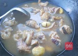 板栗炖鸡的做法图解8