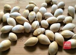 桃胶薏仁白果汤的做法图解4