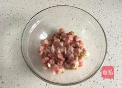 黄豆芽炒肉的做法图解2