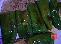 煎尖椒金针菇（烧烤味）的做法图解3