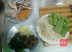 鸡腿菌菇砂锅面的做法图解2