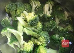 蒜蓉西兰花的做法图解1