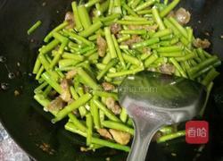 油渣炒空心菜根的做法图解6