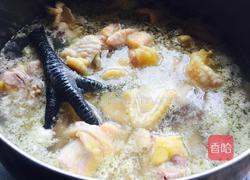 竹荪草芽炖鸡汤的做法图解1