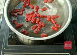 冰糖银耳的做法图解2