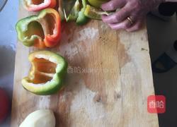 柿子椒土豆炒肉片的做法图解1