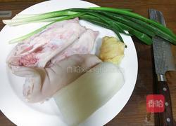 白萝卜炖猪蹄的做法图解1