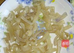 黄豆芽炒肉皮的做法图解3