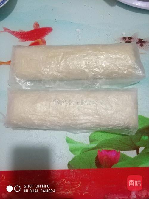 天气温度不同水温也要调整 15度左右用温水和面，放桌子上醒面12小时左右，气温 20度左右用凉水和面醒面10小时，