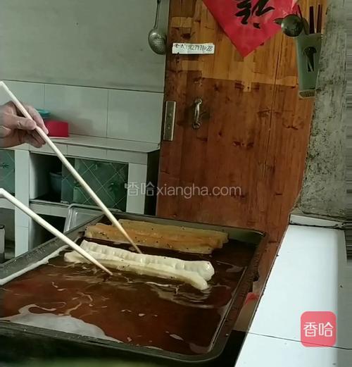 油条制作过程不懂可以我威我头像看我签名照片都有。