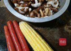 香菇玉米鸡肉汤的做法图解1