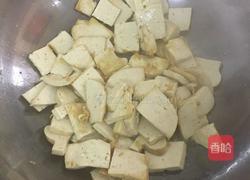 木耳大葱煎豆腐的做法图解2