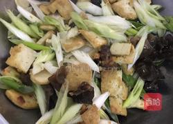 木耳大葱煎豆腐的做法图解5