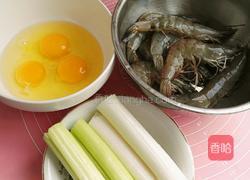 虾仁鸡蛋炒大葱的做法图解1