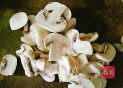 白萝卜白蘑菇排骨汤的做法图解3