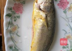 红烧黄花鱼的做法图解1