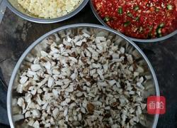 香菇辣肉酱的做法图解1