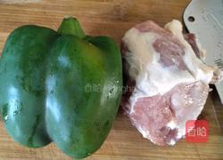 彩椒炒瘦肉的做法图解1