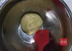豆沙蛋黄月饼的做法图解7