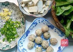 青菜豆腐丸子汤的做法图解2