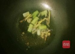 白菜粉条炖五花肉的做法图解2