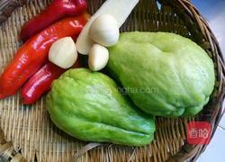 红椒炒佛手瓜丝的做法图解2