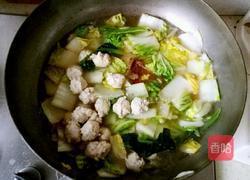 白菜炖肉丸的做法图解4