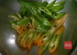 尖椒火腿炒鸡蛋的做法图解2
