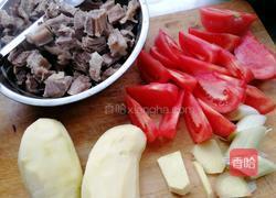 番茄土豆炖牛腩的做法图解1