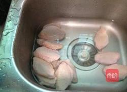 可以媲美KFC的脆皮炸鸡翅的做法图解1