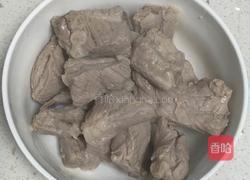 玉米排骨汤的做法图解2