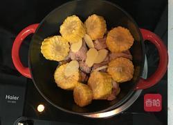 玉米排骨汤的做法图解4