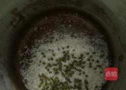 南瓜绿豆粥的做法图解1