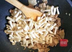 海鲜菇炒肉的做法图解7
